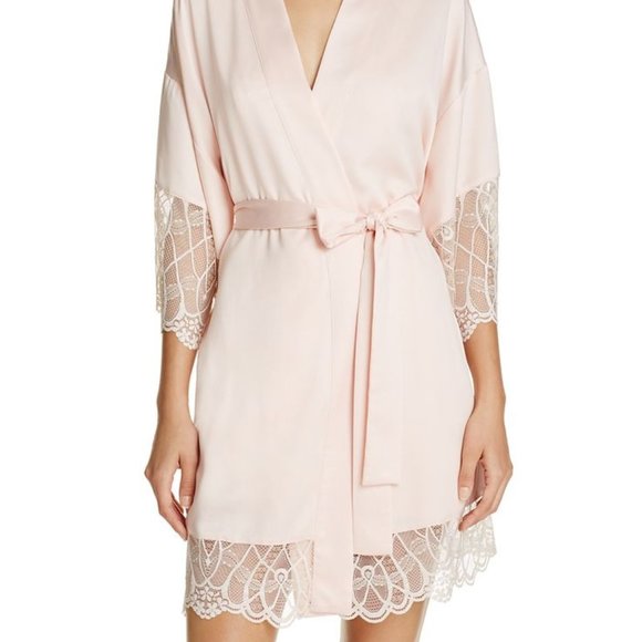Flora Nikrooz Other - Flora Nikrooz Gabby Kimono Robe